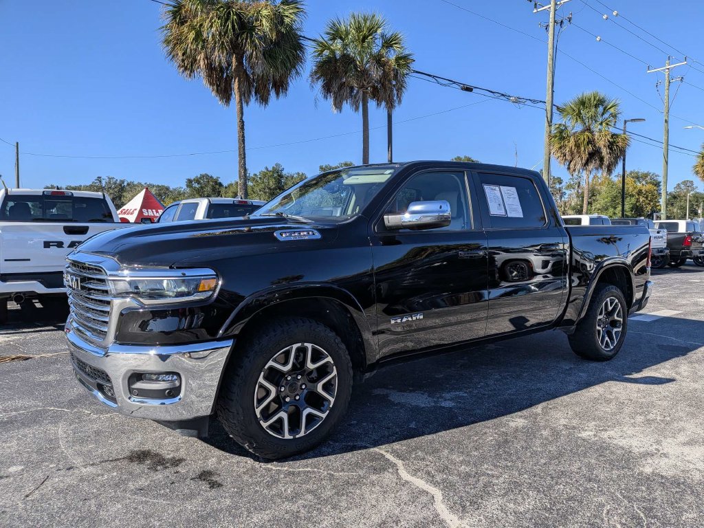 Used 2025 RAM 1500 Laramie AWD/4WD image 6