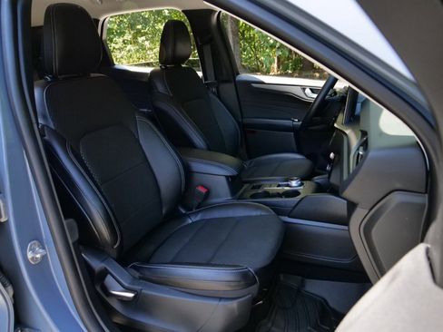 Used 2024 Ford Escape SE image 45