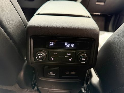 Used 2020 GMC Acadia SLT w/ Premium Package image 32