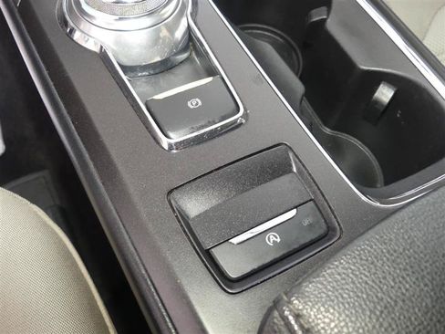 Used 2018 Ford Fusion SE w/ Fusion SE Technology Package FWD image 38