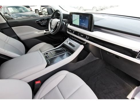 Used 2025 Lincoln Aviator 2WD image 31