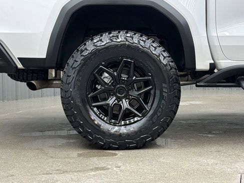 Used 2024 GMC Canyon AT4X image 12