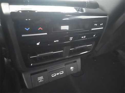 Used 2023 Acura MDX SH-AWD w/ Advance Package image 13