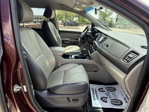 Used 2017 Kia Sedona LX w/ LX Essentials Premium Package FWD image 20