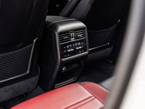 Certified 2024 Porsche Cayenne Coupe AWD/4WD image 36