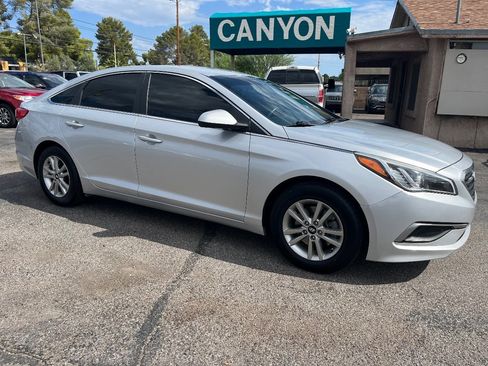 Used 2016 Hyundai Sonata SE FWD image 2