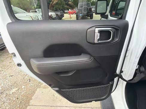 Used 2023 Jeep Wrangler Unlimited Sahara w/ Cold Weather Group AWD/4WD image 12