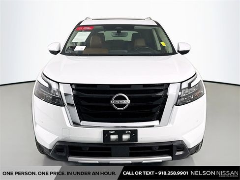 Certified 2025 Nissan Pathfinder Platinum image 2
