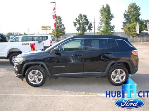 Used 2024 Jeep Compass Latitude AWD/4WD image 2