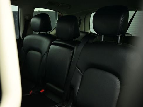 Used 2024 Nissan Armada SL image 24