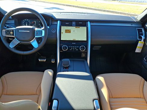 New 2026 Land Rover Discovery Limited Edition image 13
