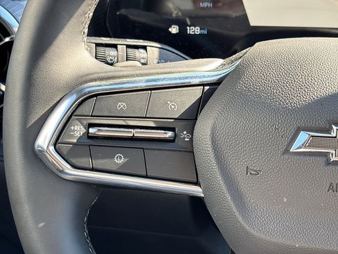 Used 2026 Chevrolet Equinox LT w/ Convenience Package II FWD image 17
