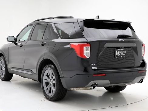 Used 2022 Ford Explorer XLT w/ Equipment Group 202A image 6