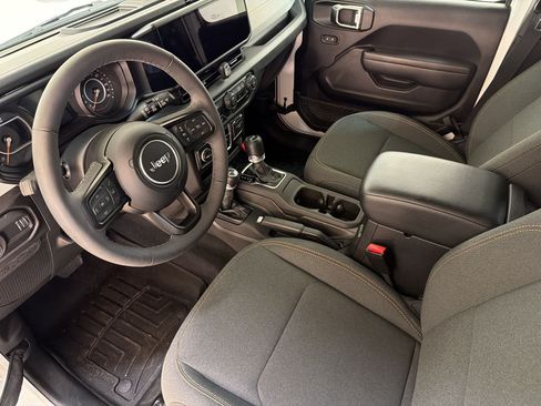 Used 2025 Jeep Wrangler Unlimited Sport AWD/4WD image 4