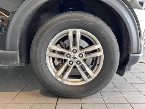 Used 2024 Ford Explorer XLT AWD/4WD image 9