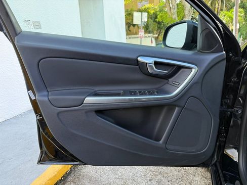 Used 2015 Volvo V60 T5 image 18