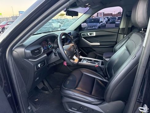 Used 2022 Ford Explorer XLT w/ Equipment Group 202A image 12