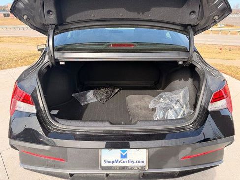 Used 2025 Hyundai Elantra SEL FWD image 28