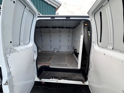 Used 2014 Chevrolet Express 3500 Extended image 10