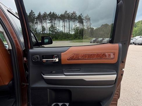 Used 2015 Toyota Tundra 4x4 CrewMax image 19