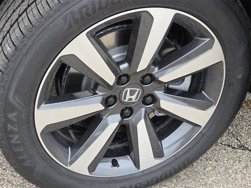 New 2025 Honda Pilot Touring image 13