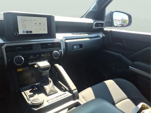 Used 2024 Toyota Tacoma SR5 AWD/4WD image 15