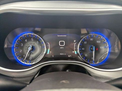 Used 2019 Chrysler Pacifica Touring-L Plus w/ Advanced Safetytec Group FWD image 29