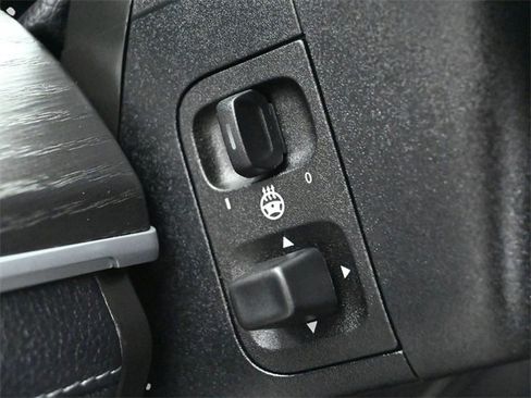 Used 2023 Mercedes-Benz GLE 450 4MATIC w/ AMG Line Exterior image 23