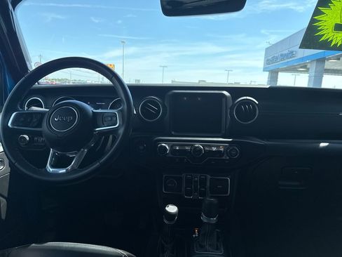 Used 2022 Jeep Wrangler Unlimited Sahara AWD/4WD image 14