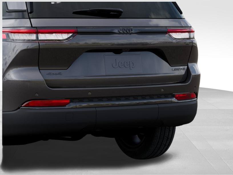 Used 2025 Jeep Grand Cherokee Limited w/ Black Appearance Package AWD/4WD image 14