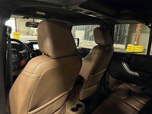 Used 2015 Jeep Wrangler Unlimited Sahara w/ Connectivity Group image 25