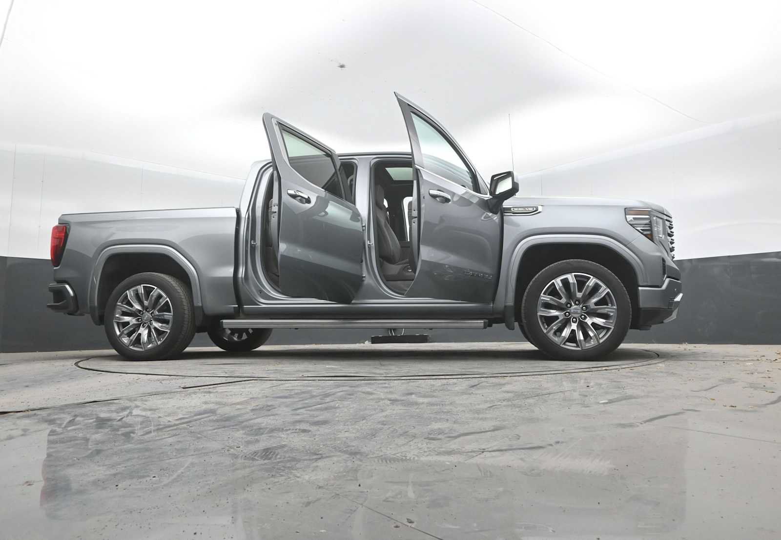 Used 2025 GMC Sierra 1500 Denali w/ Denali Reserve Package AWD/4WD image 56