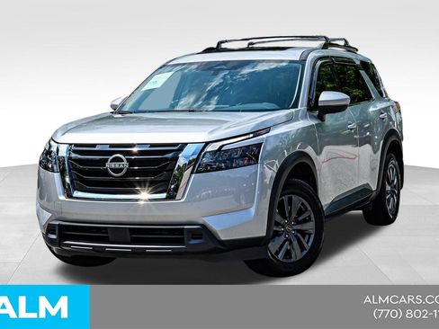 Used 2024 Nissan Pathfinder SV w/ SV Premium Package FWD image 1