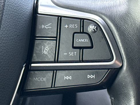 Used 2021 Toyota Highlander LE image 20