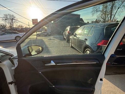 Used 2017 Volkswagen GTI SE image 14