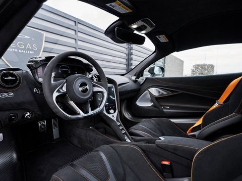 Used 2024 McLaren 750S image 2