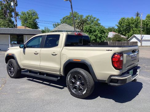 Used 2024 GMC Canyon Elevation w/ Elevation Premium Package AWD/4WD image 7