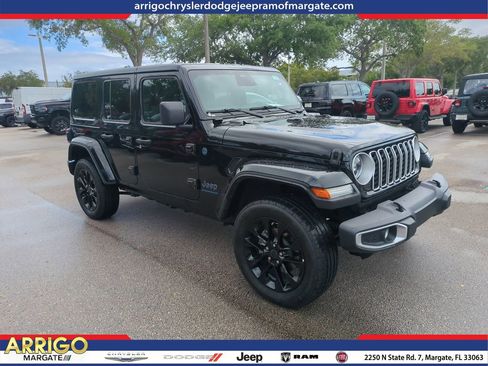 Used 2025 Jeep Wrangler Unlimited Sahara w/ Safety Group image 1