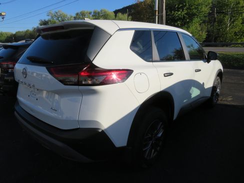 Used 2023 Nissan Rogue S image 7