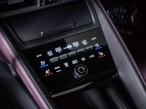 Certified 2025 Porsche Macan 4 Electric AWD/4WD image 24