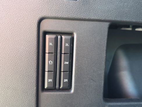 Used 2024 Ford Expedition Max XLT image 12