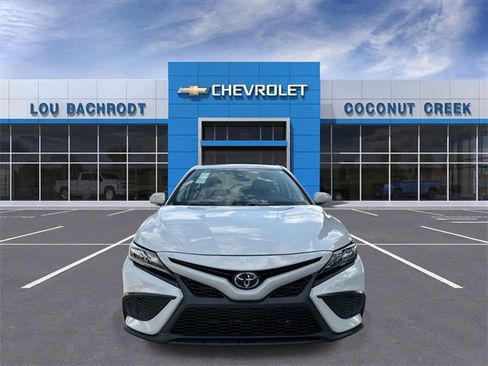 Used 2024 Toyota Camry SE image 3