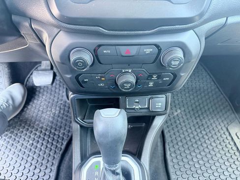 Used 2020 Jeep Renegade Altitude FWD image 14