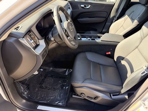 Certified 2025 Volvo XC60 B5 Plus image 9