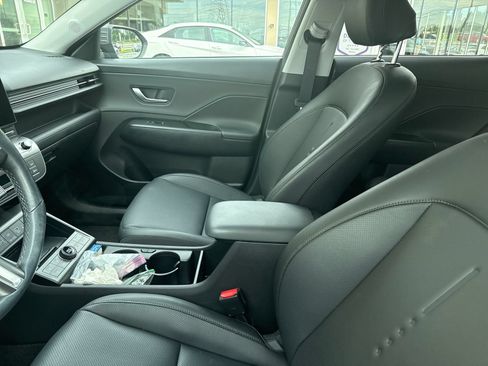 Used 2025 Hyundai Kona Limited FWD image 7