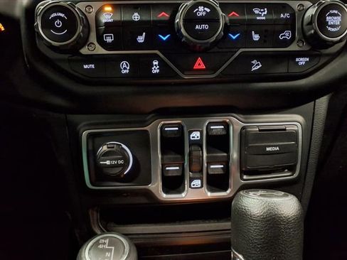 Used 2018 Jeep Wrangler Unlimited Sport S image 23