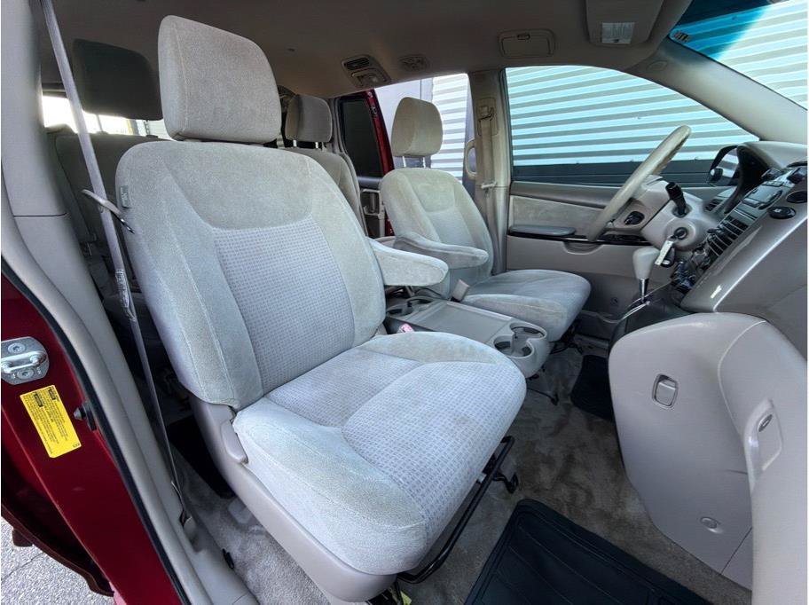 Used 2009 Toyota Sienna CE FWD image 4