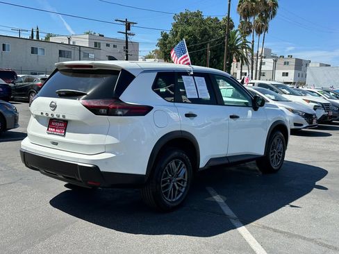 Used 2024 Nissan Rogue S FWD image 7