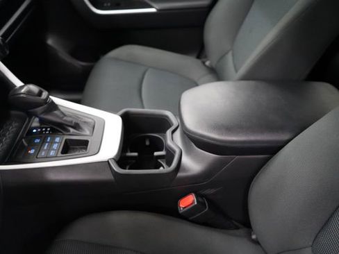 Used 2022 Toyota RAV4 LE image 40