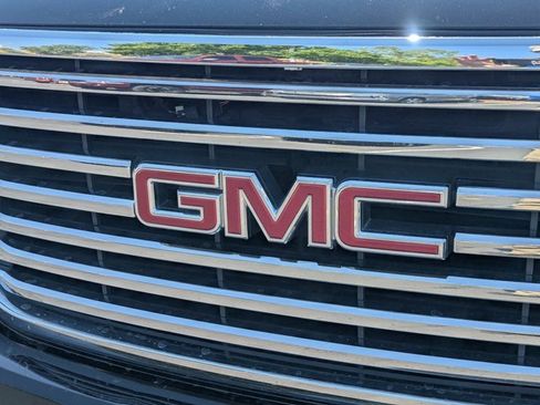 Used 2018 GMC Yukon SLT w/ Premium Edition image 10